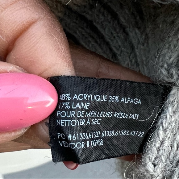 CLUB MONACO Crew Neck Sweater Open Weave On Sleeve Size Medium - Picture 7 of 8